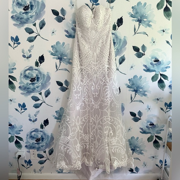 Maggie Sottero Dresses & Skirts - EUC Maggie Sottero Lavender/Lilac Ivory Wedding Dress